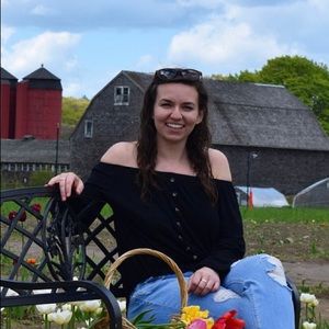 Meet your Posher, Danielle